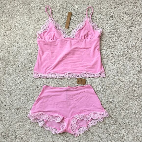 NWT SKIMS FITS EVERYBODY LACE TRIANGLE CAMI AND BOY SHORT SET IN BUBBLEGUM TONAL - Picture 4 of 5